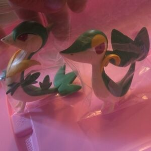 1/5$ 4/15$ Green and Yellow Bird Figurine Set